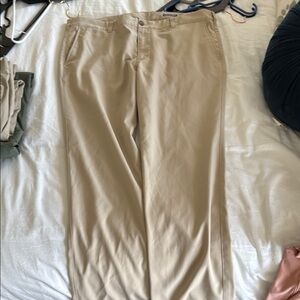 Mizzen+Main Tan Chinos for Versatile Style